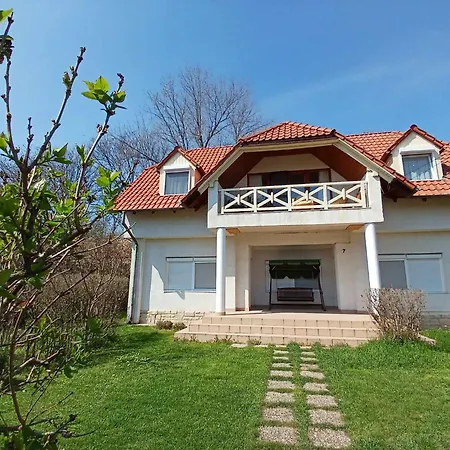 Lent A Parton Apartmanhaz Daire Balatonudvari