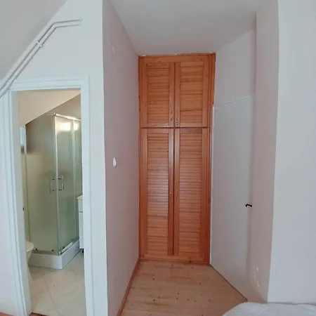 Lent A Parton Apartmanhaz Daire