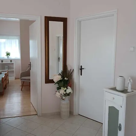 Daire Lent A Parton Apartmanhaz Balatonudvari