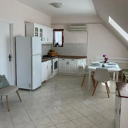 Апартаменты Lent A Parton -